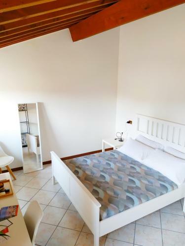Hostal Carducci 49