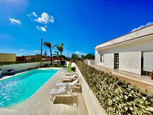 Monomichey Piscina