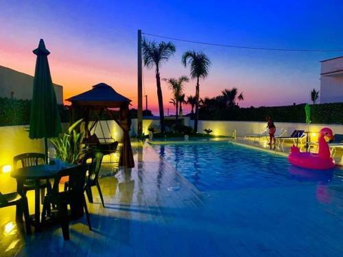 Monomichey Piscina