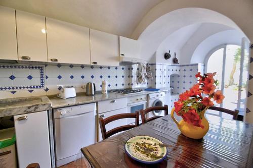 Massa Lubrense Villa Sleeps 9 With Pool And Air Con