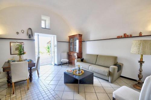 Massa Lubrense Villa Sleeps 9 With Pool And Air Con