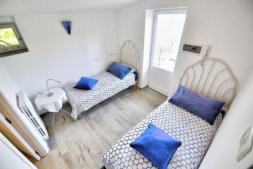 Massa Lubrense Villa Sleeps 9 With Pool And Air Con