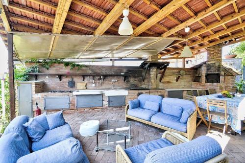 Massa Lubrense Villa Sleeps 9 With Pool And Air Con