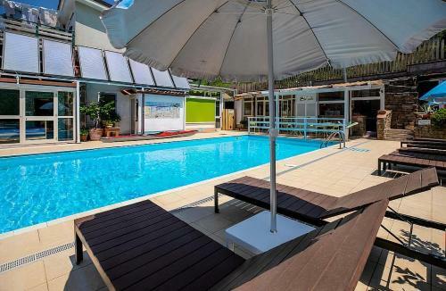 Marettima Holiday Home Sleeps 6 With Pool And Air Con
