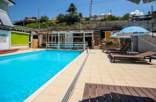 Marettima Holiday Home Sleeps 6 With Pool And Air Con