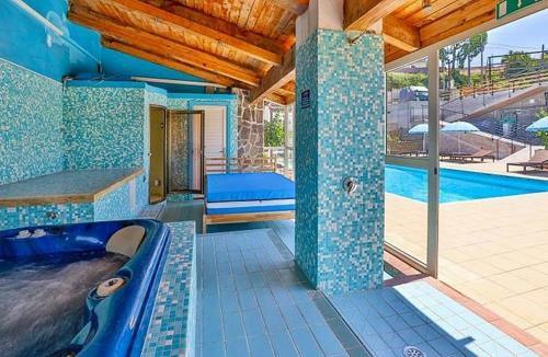 Marettima Holiday Home Sleeps 6 With Pool And Air Con