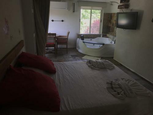 Hostal Gross Nofesh And Spa Guesthouse
