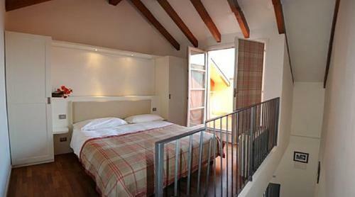 Meina Villa Sleeps 3 Pool Wifi