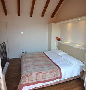 Meina Villa Sleeps 3 Pool Wifi