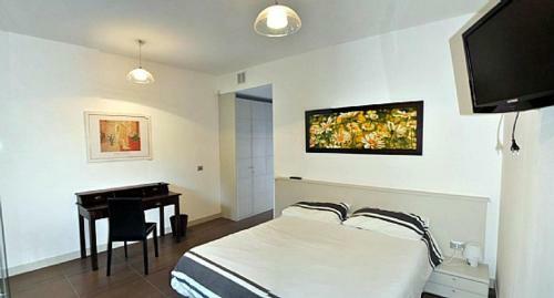 Meina Villa Sleeps 4 Pool Air Con