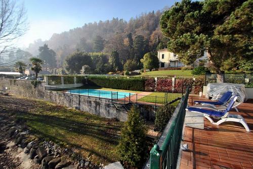 Meina Villa Sleeps 4 Pool Wifi