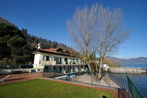 Meina Villa Sleeps 4 Pool Wifi