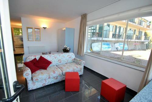 Meina Villa Sleeps 4 Pool Wifi
