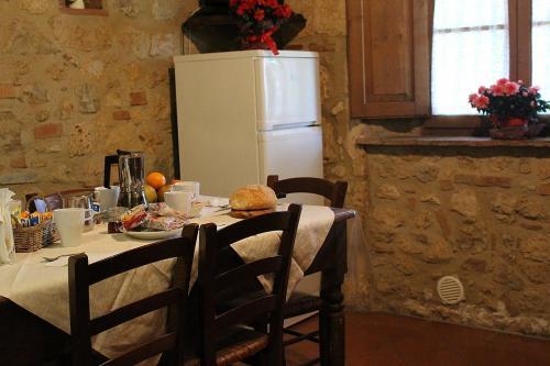 Colle Di Val D'elsa Villa Sleeps 6 Pool