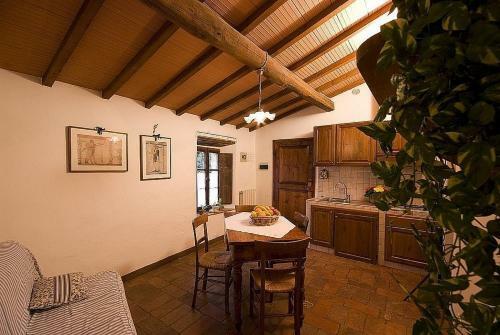 Colle Di Val D'elsa Villa Sleeps 4 Pool