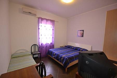 Modica Villa Sleeps 10 Air Con Wifi
