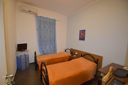 Modica Villa Sleeps 10 Air Con Wifi