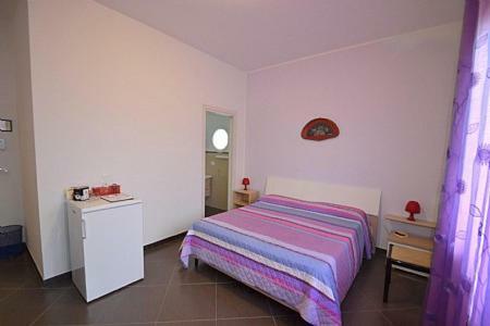 Modica Villa Sleeps 10 Air Con Wifi