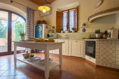 Fabbrica Villa Sleeps 13 Pool Air Con Wifi