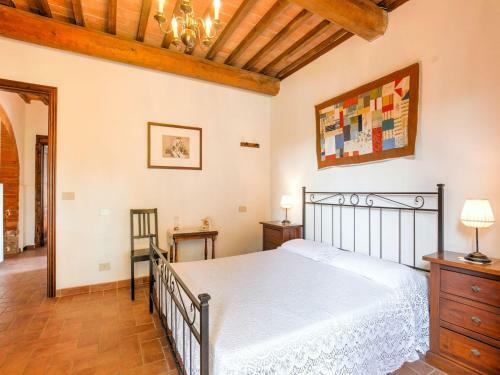 Spacious Farmhouse In Peccioli With Roofed Terrace