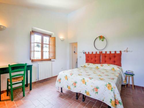 Spacious Farmhouse In Peccioli With Roofed Terrace