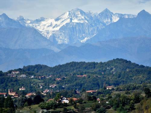 Delightful Holiday Home In Moncucco Torinese With Balcony