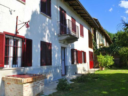 Delightful Holiday Home In Moncucco Torinese With Balcony