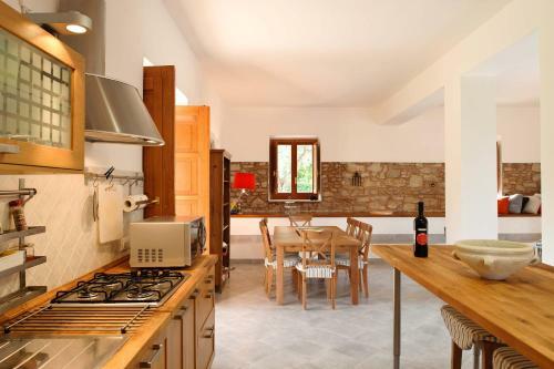 Galice Villa Sleeps 8 Air Con Wifi
