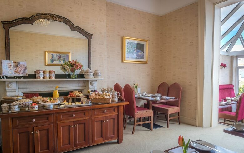 Hostal Ariel House
