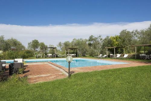 Villa Montaione Apartment Sleeps 4 Pool
