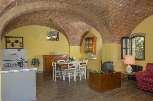 Villa Montaione Apartment Sleeps 4 Pool