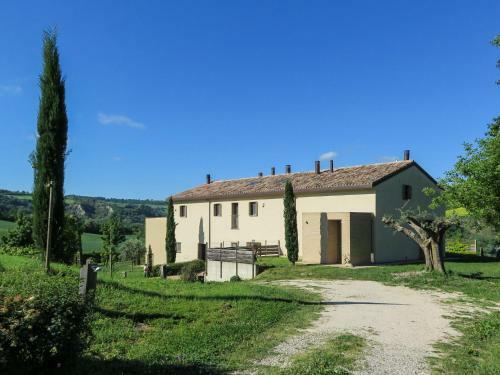Serene Holiday Home In Montefiore Conca With Jacuzzi