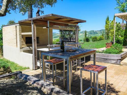 Serene Holiday Home In Montefiore Conca With Jacuzzi