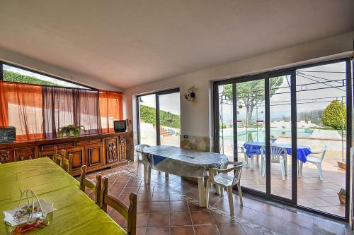 Montemarano Villa Sleeps 9 Pool Wifi