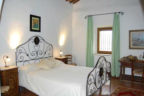 Monticchiello Gite Sleeps 12 With Pool And Air Con