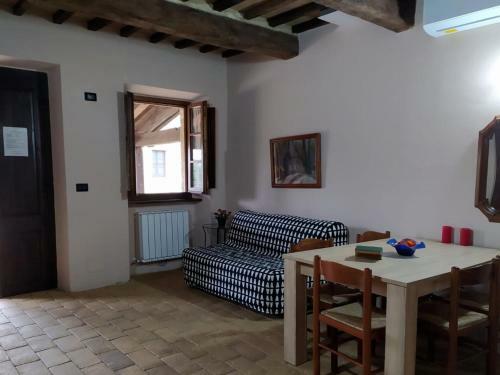 Charming Apartment In Montone With Garden