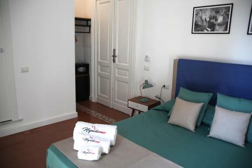 Hostal Napoliamo Guest House