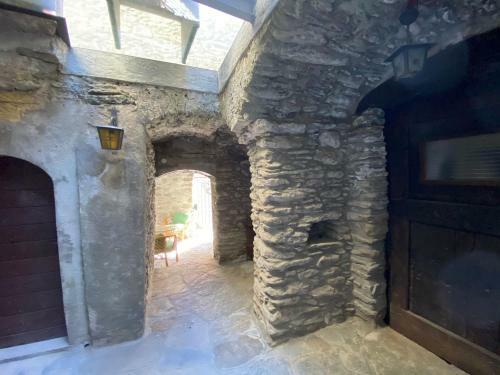 Independent Stone House With Lake View