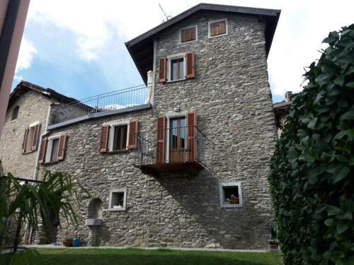Independent Stone House With Lake View