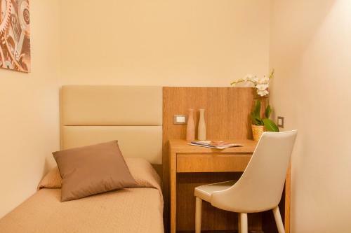 Hostal Twin Bedded Room City Center