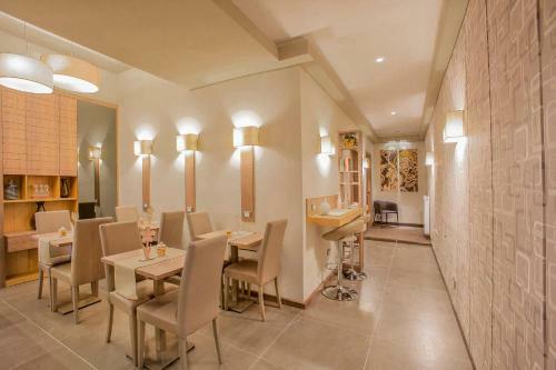 Hostal Twin Bedded Room City Center