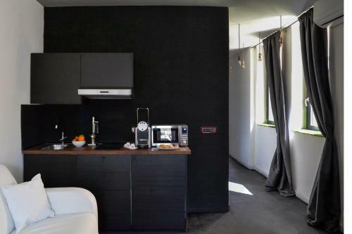 Hostal Black Vulcano Suites&studios