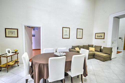 Naples Apartment Sleeps 6 Wifi