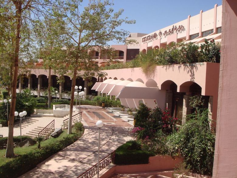 Hotel Pyramisa Isis Island