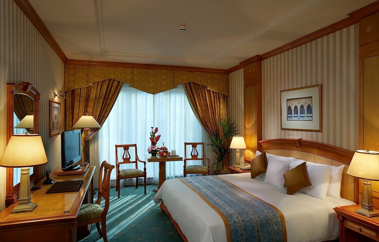 Knight Castle Hotel
