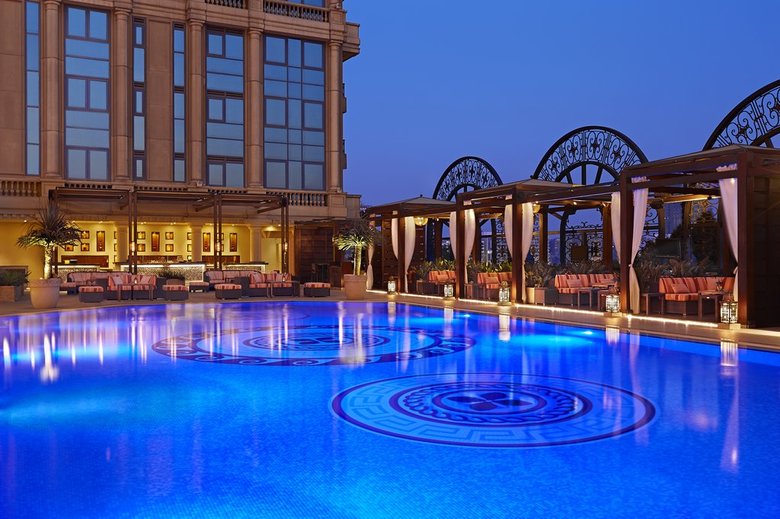 Hotel Four Seasons First Residence