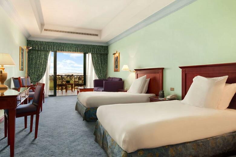 Hotel Hilton Pyramids Golf Resort