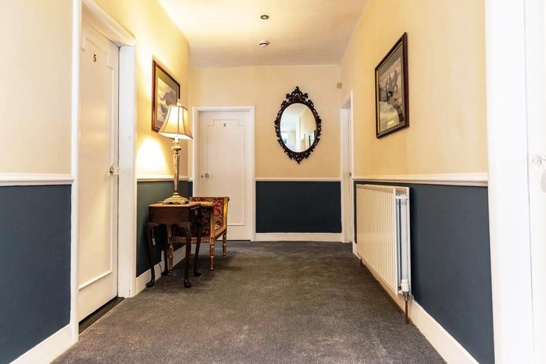 Aaron Court B&B