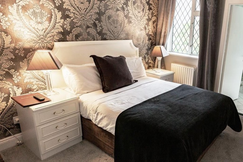 Aaron Court B&B
