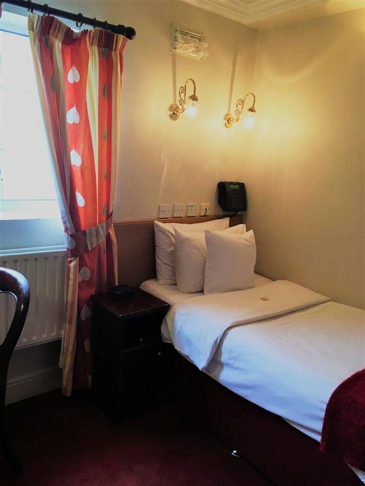 Hostal Leeson Lodge House